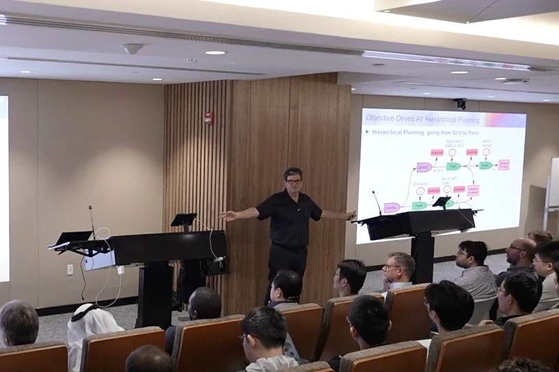 Yann LeCun不看好强化学习：「我确实更喜欢 MPC」