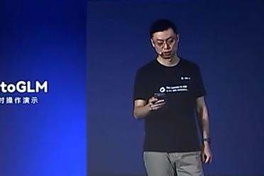 AI现场发了2万红包，打开了大模型Act时代
