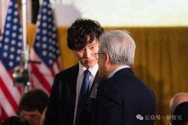 小扎豪掷143亿美元赌新王！28岁华人亿万富翁入职Meta与谷歌决裂