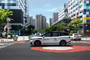 Uber打了个萝卜，数千台Robotaxi落地全球