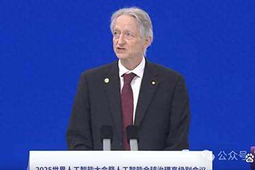 Hinton上海演讲：大模型跟人类智能很像，警惕养虎为患