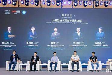 硬核「吵」了30分钟：这场大模型圆桌，把AI行业的分歧说透了