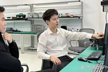 AI算力饥渴和高能耗困局谁来解？两位95后创始人用相变材料光计算构建新范式