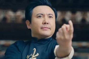 全网都吵疯了！小鹏的人形机器人，是不是真人