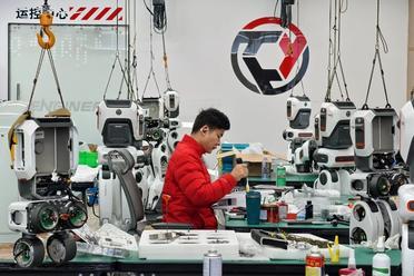 年薪百万招不到人！具身智能“人才荒”，十年内有解吗？