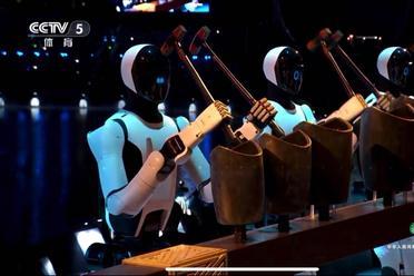 人形机器人首登十五运会开幕式！优必选Walker S2奏响千年青铜句鑃