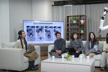 北京人形开源最新VLM模型，推动具身智能再迈关键一步！