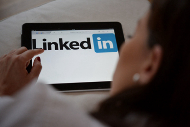 LinkedIn 推出 AI 人脉搜索：为 13 亿用户提供更智能的连接方式