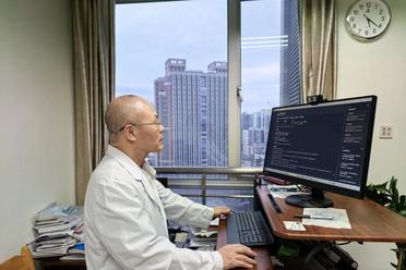 GPT-5败下阵，这款中国AI拿下全球第一，众多医生已在用它做诊断