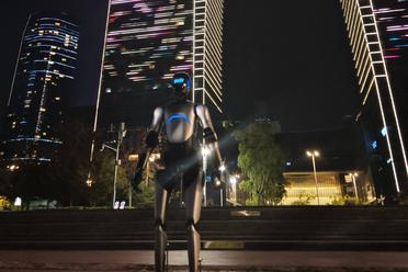 智元远征A2完成全球首次人形机器人百公里跨省行走，获吉尼斯世界纪录认证