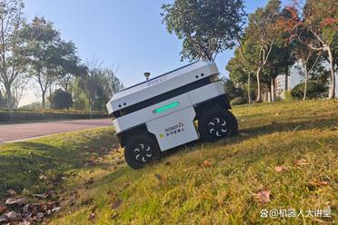 具身智能的理想载体来了？QR100 四驱四转机器人，硬核赋能科研教学全场景！