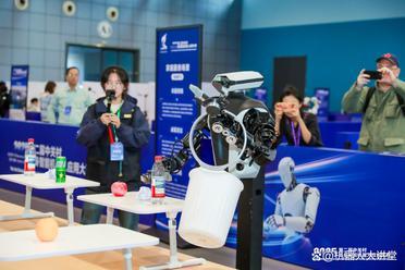 真干活的机器人什么样？专访灵御智能CEO金戈：价值创造是唯一标准
