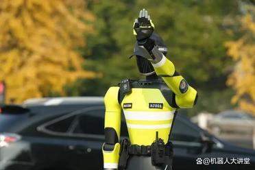 杭州的交警，开始不是人了