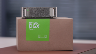 开箱 NVIDIA DGX Spark：iPad mini尺寸实现千万亿次算力