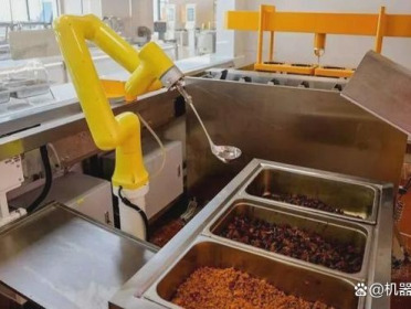 中国食堂也逐渐不是“人”了