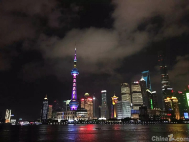 剑指“双千”目标！浦东张江发力 AI 垂类大模型，2030年产值将破千亿