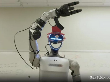 微软正式推出首个机器人大模型Rho-alpha！