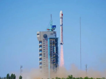 中国团队引领太空算力：首次太空在轨部署通用大模型，发2800颗卫星服务数亿硅基智能体