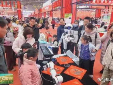 透视2026马年春节档：从舞台氛围组到产线实干家，机器人迎新命题