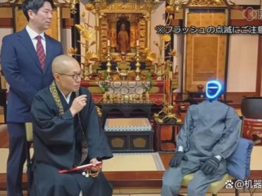 在日本，一个顶着“中国脸”的机器人，出家了