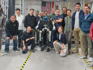硅谷华裔创立人形机器人公司！18个月完成商业部署！拿下苹果、SpaceX、NASA订单！
