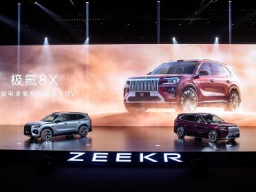 极氪8X正式预售，成首款直面BBA的中国高性能旗舰SUV，37.68万元起售