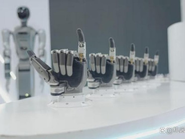 突破灵巧手的“不可能三角”：月泉仿生38自由度应手Y-Hand M2全球首发！