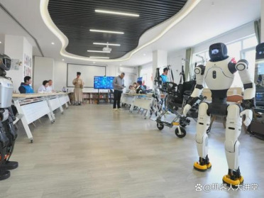 全球首个机器人养老驿站！40余款机器人在北京集体“上岗”