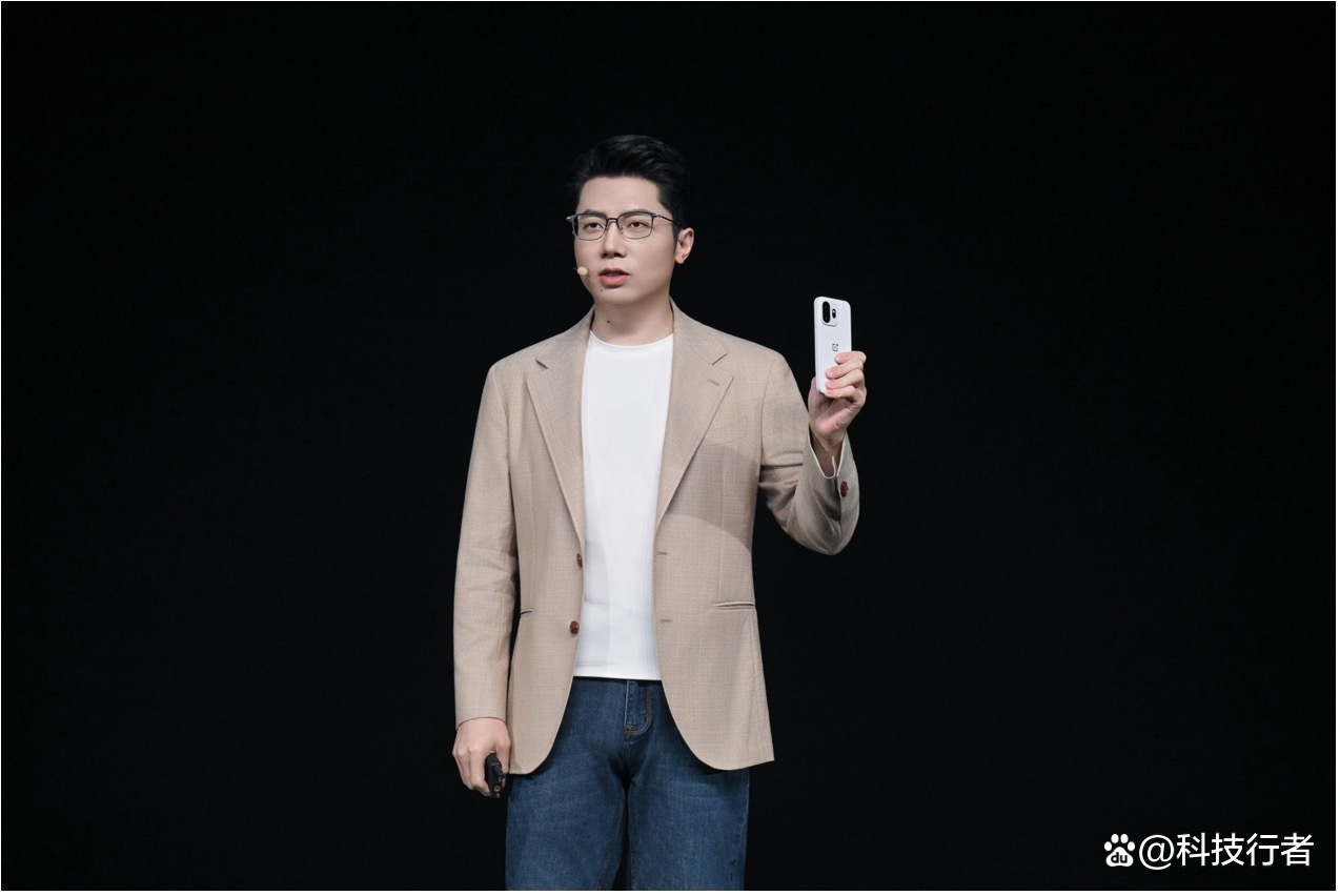 小屏手机到底能不能不将就？一加15T给出了一个激进的答案