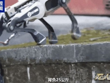 首次公开！中国“机器狼群”巷战画面，中国军工的又一次“降维打击”