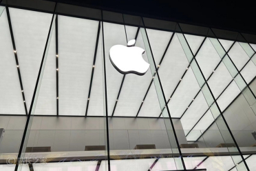 iOS 26 重磅更新！短信应用引入 AI 智能搜索功能