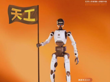 天工“双冠王”诞生：从马拉松冠军到勇士赛登顶，这次靠的不只是腿力