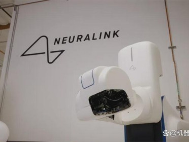 专用手术机器人+ 全自动植入，Neuralink 把脑机接口推向大众