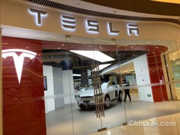 特斯拉 AI 系统提前 70 毫秒弹出安全气囊，显著提升车辆安全性