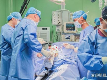 全球首创五合一锟铻®骨科机器人完成西藏首秀，同款设备高原验证成果登国际顶级期刊