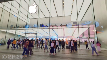 苹果 iOS 27 揭秘：本地 AI 模与谷歌合作提升 Siri 能