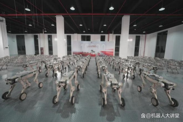 10000台下线，单月产值破亿：智身科技如何重新定义具身智能产业化标准？