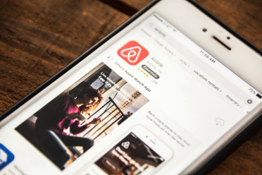 Airbnb CEO Brian Chesky进军AI:计划成立全新人工智能实验室