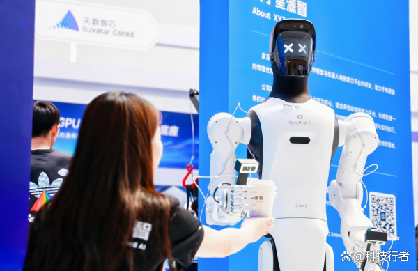星源智ω-EVA发布：具身智能的下一战，是行动闭环