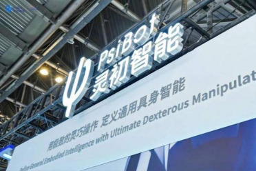 机器人双手迎来全栈训练系统：灵初智能EgoSteer让灵巧手无所不能