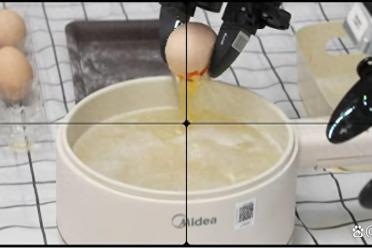 3万小时触觉数据补齐具身智能“手感”！新智具身&复旦大学技术报告三连发