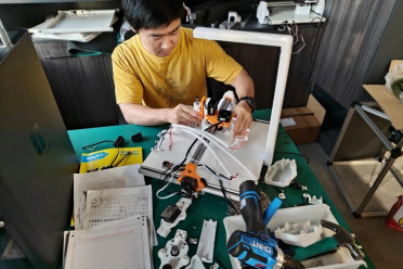 朱秋国弟子姜朝峰：自掏30万积蓄，押注AI手写机器人