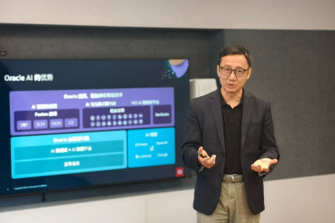从AI Database到多云Hub，甲骨文把企业AI落地技术栈跑通了
