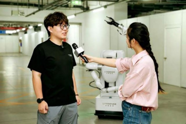 98年中科大博士段逸凡创立灵犀智涌，以“模型+Harness”架构打破工业具身“唯模型困局”