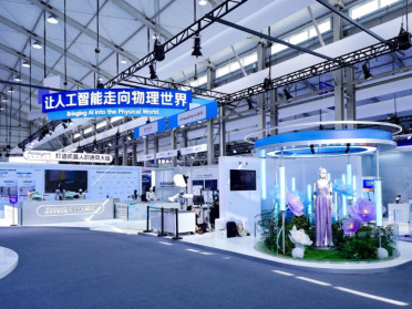 2026外滩大会探展：机器人不只拼身体，蚂蚁灵波把“大脑”带进真实产业