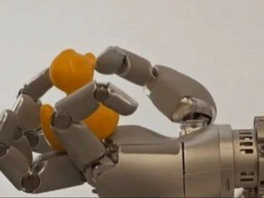 CoRL 2026重磅开源！Sharpa世界联觉模型实现真实扰动鲁棒手内操作